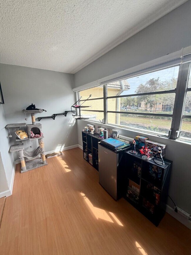 Building Photo - 8785 SW 137th Ave