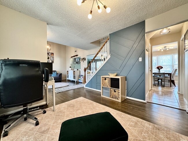 Building Photo - A Fabulous Home w/Water & Golf Course Views Available 05-04-26! Fenced Yard & Dog-Friendly!