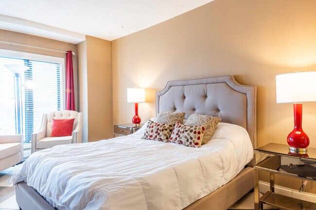 Building Photo - 355 S Broadway