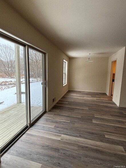 Building Photo - 194 E Main St