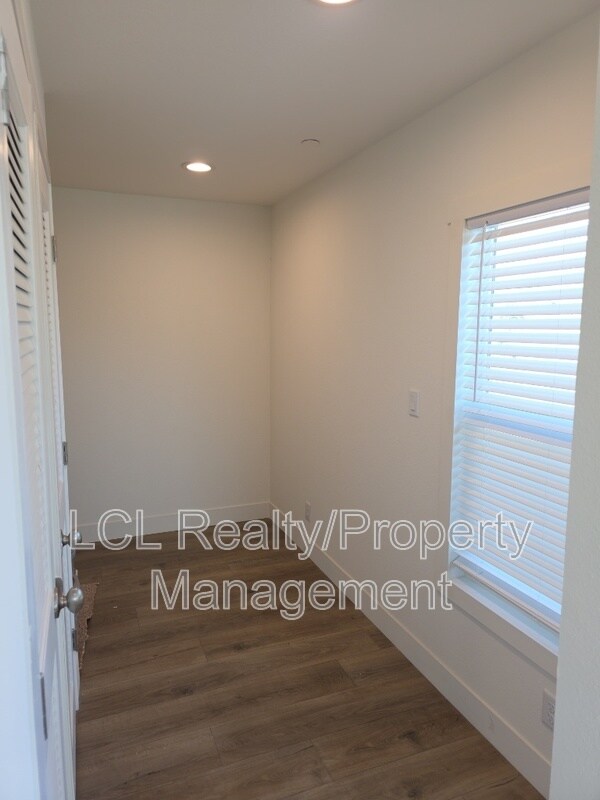 Building Photo - 33030 CA-74