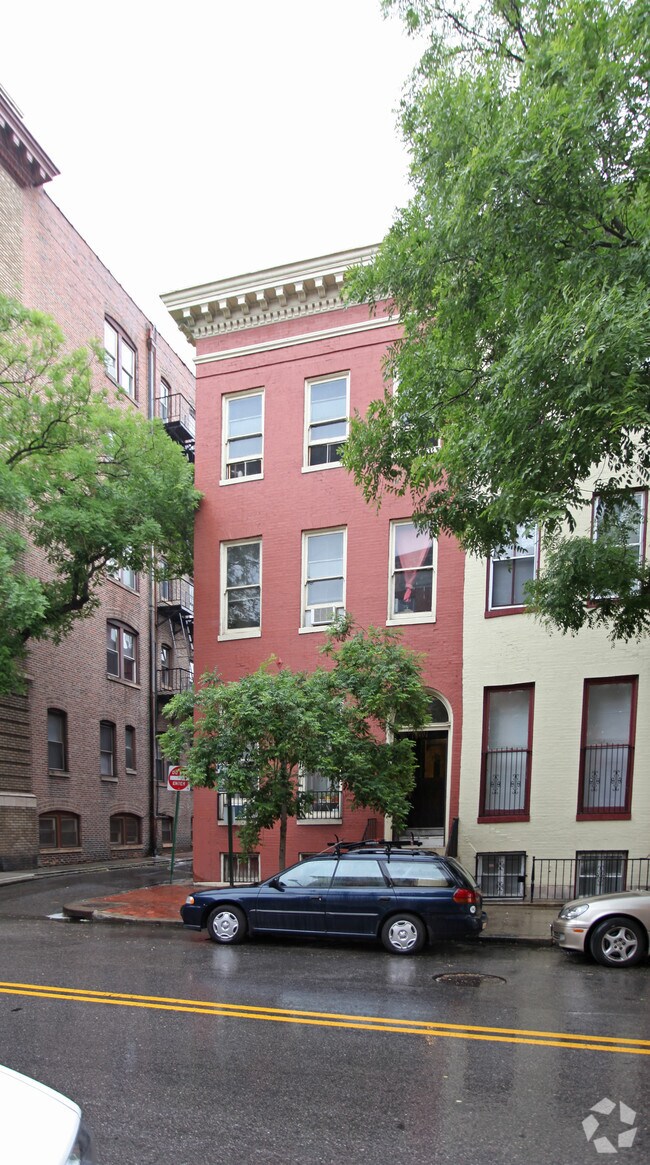 Building Photo - 10 E Read St