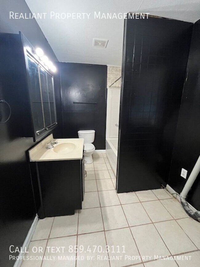 Building Photo - 505 Broadway-