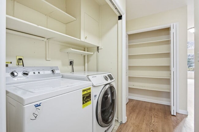 Building Photo - 6170 E Briarwood Cir