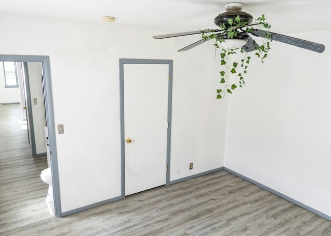 Building Photo - 3023 Parkside Ave