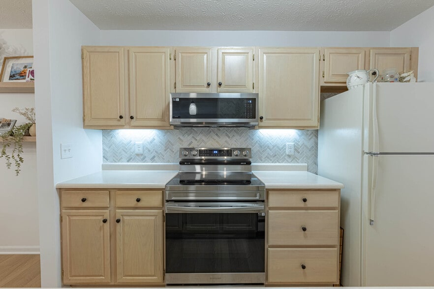 Building Photo - 6561 Brigham Sq