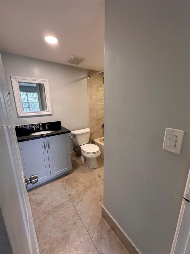 Building Photo - 9976 Twin Lakes Dr