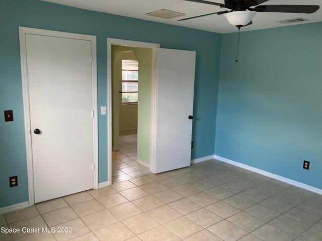 Building Photo - 711 Walnut Dr