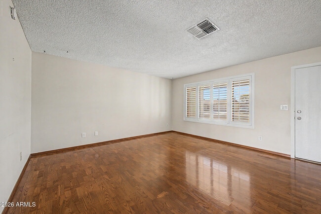 Building Photo - 1455 W Mohawk Ln