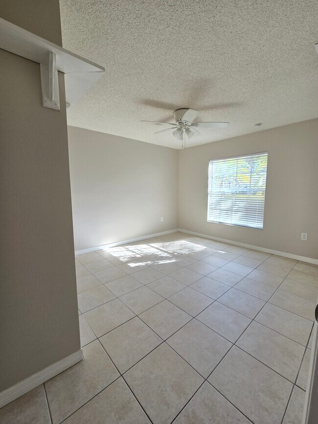 Building Photo - 3543 Diamond Terrace