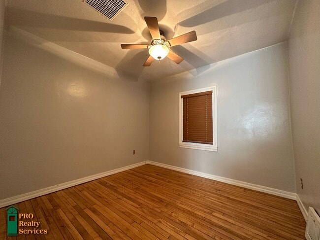 Building Photo - Charming 2 Bedroom Home in St. Paul
