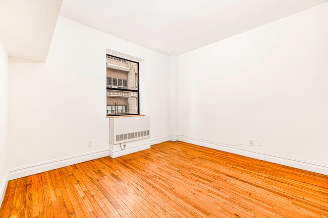 Building Photo - The Ormonde