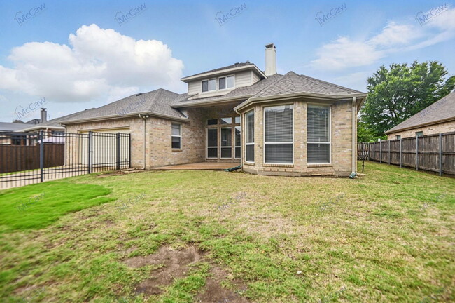 Building Photo - 1210 Surrey Ln