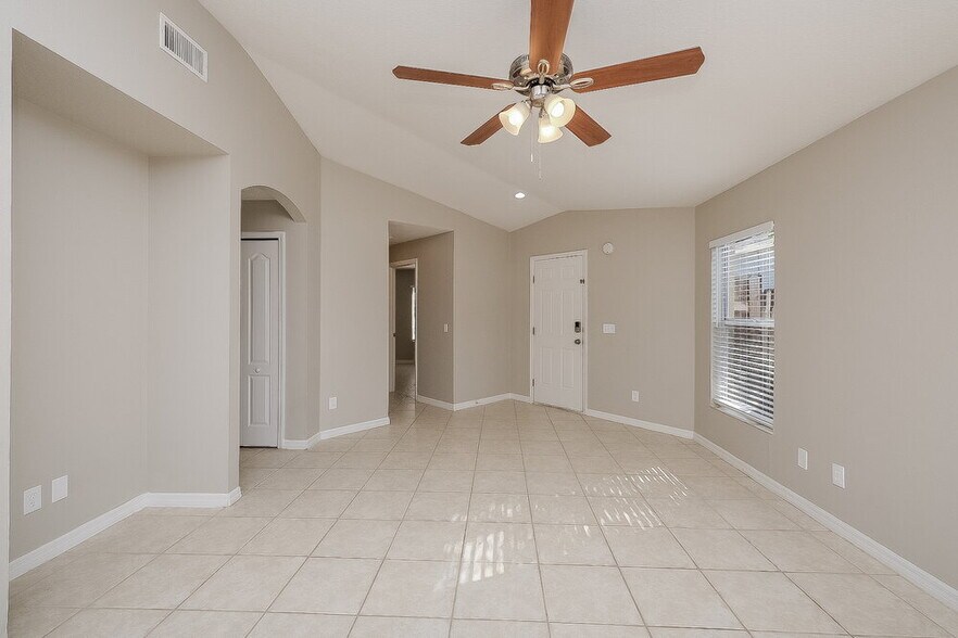 Building Photo - 1034 Harvest Moon Dr