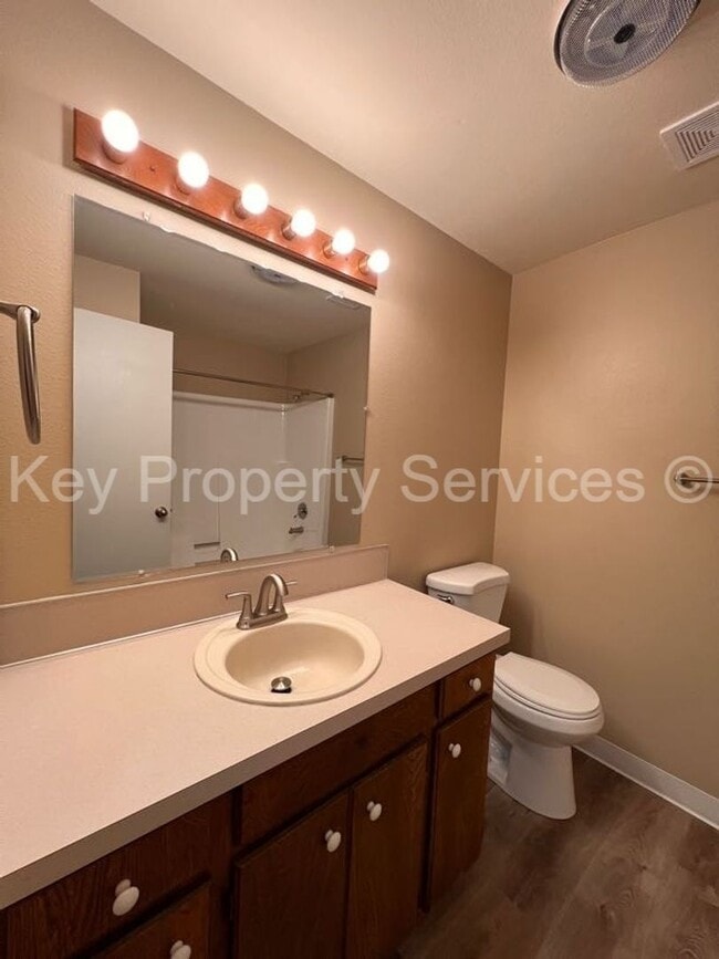 Building Photo - LAJE2