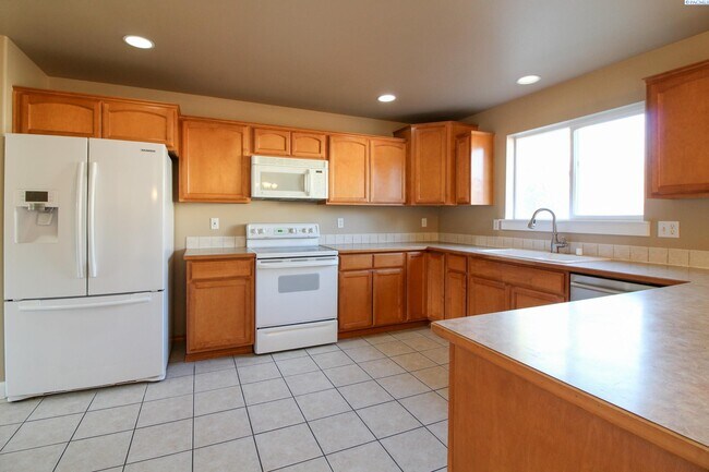 Building Photo - 4 Bed/2.5 Bath House in Richland