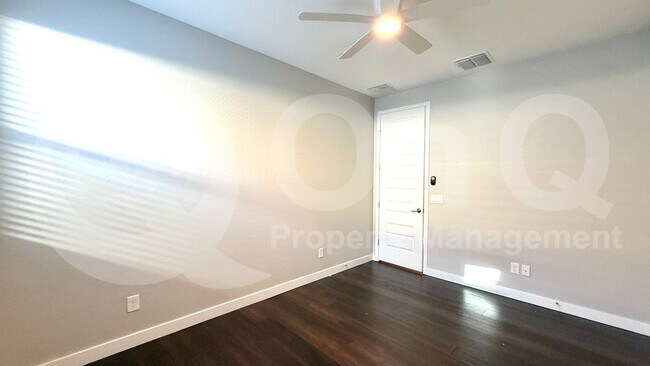 Building Photo - 9830 E Tahoe Ave