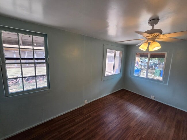 Building Photo - Spacious 2 Bedroom | 1 Bath Duplex