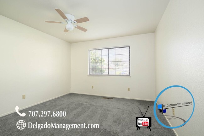 Building Photo - Gorgeous Glen Cove 4 bedroom home.