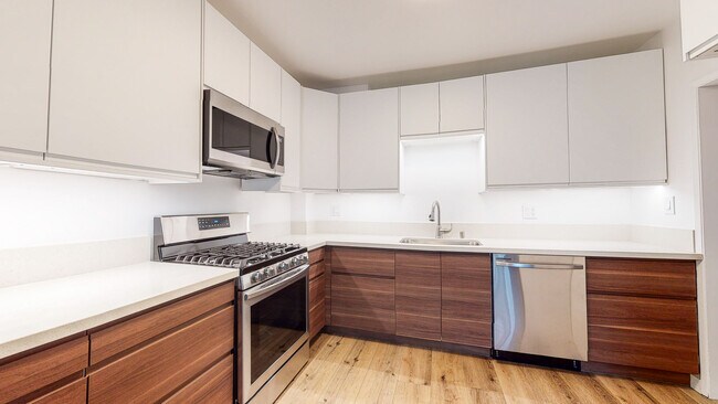 Building Photo - 16721 Sherman Way