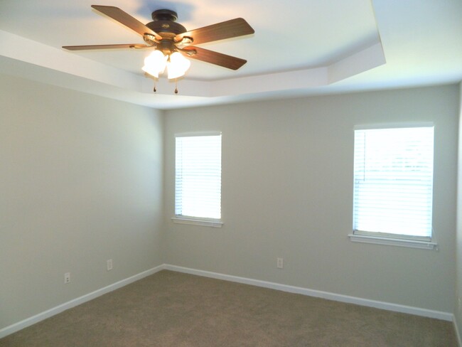 Building Photo - 1099 Maple Ridge Ct