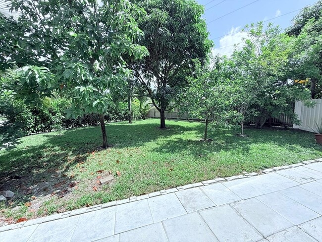 Building Photo - 600 NE 44th St