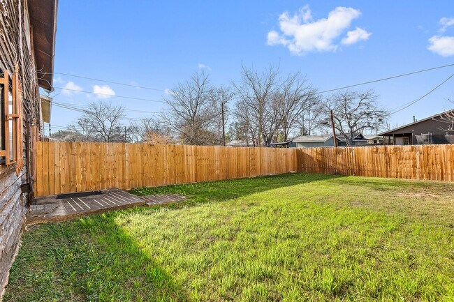 Building Photo - 1303 Conway Dr