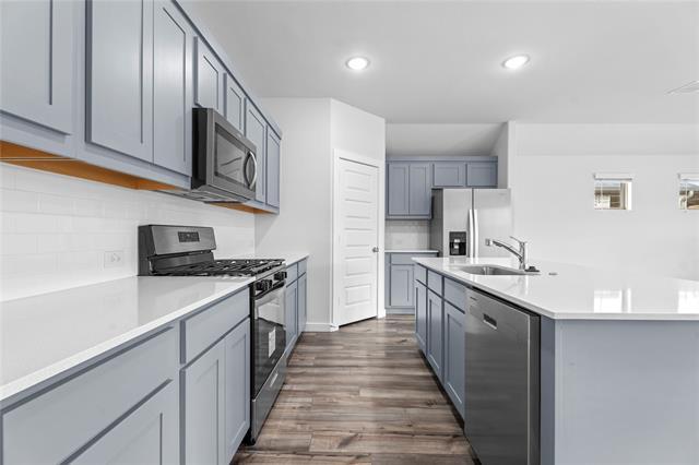 Building Photo - 718 Parkside Dr