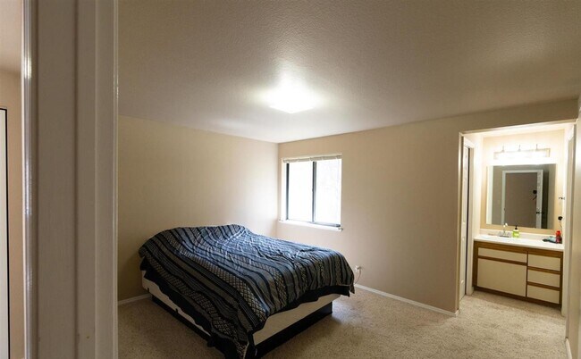 Building Photo - 3769 S Gekeler Ln