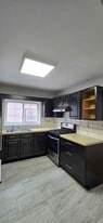Building Photo - 1042 E 211th St