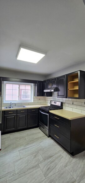 Kitchen - 1042 E 211th St