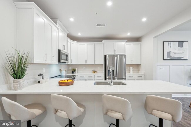 Building Photo - 44603 Wolfhound Sq