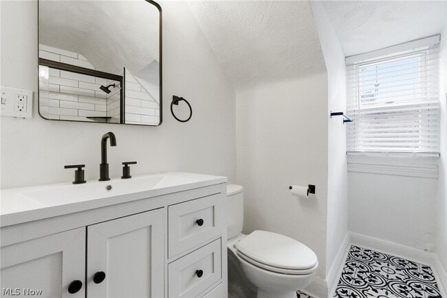 Building Photo - 3326 E Overlook Rd