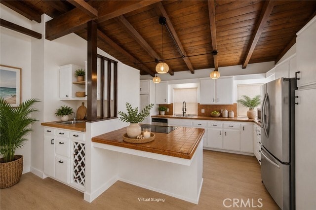 Building Photo - 210 Avenida Calafia
