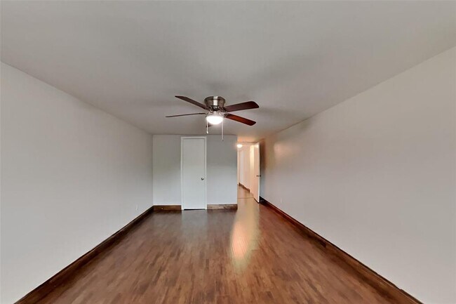 Building Photo - 3434 Hickory Hollow Rd