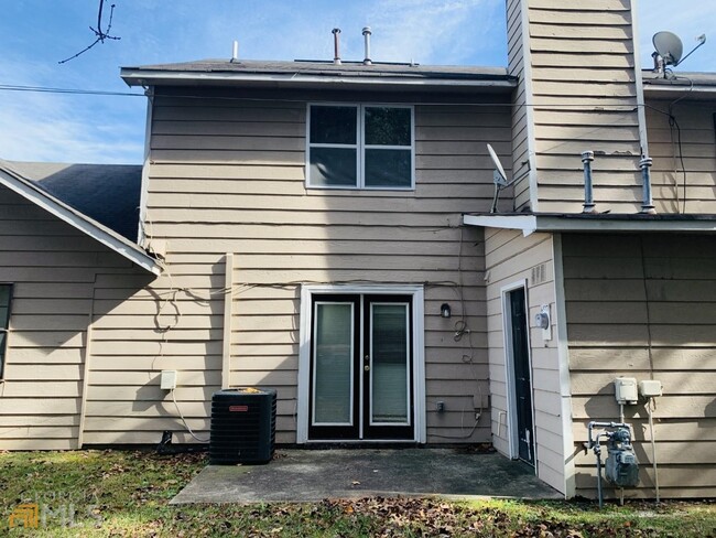 Building Photo - 6527 River Park Dr