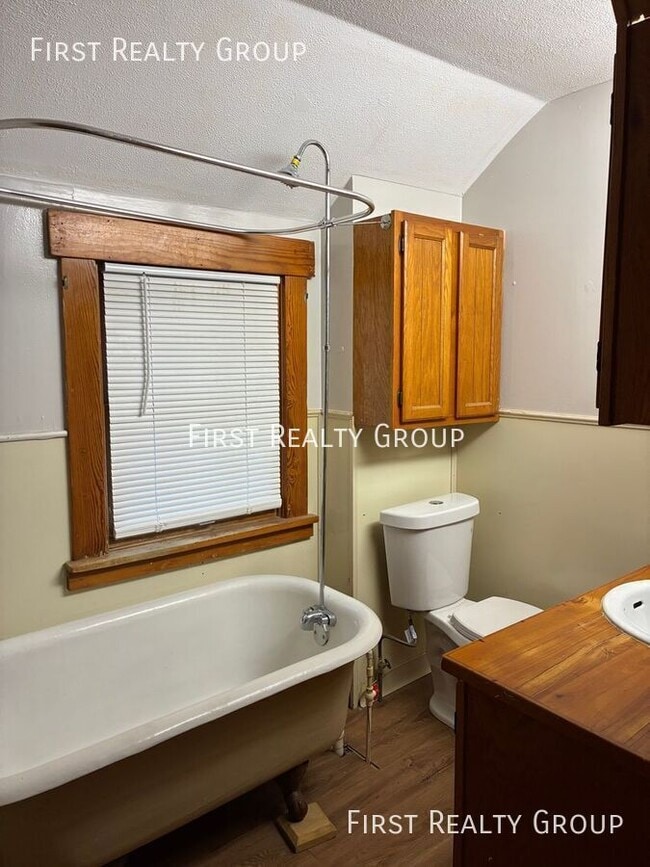 Building Photo - 400 Sheridan Ave