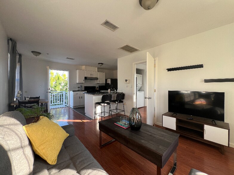 Primary Photo - 2078 El Sereno Ave