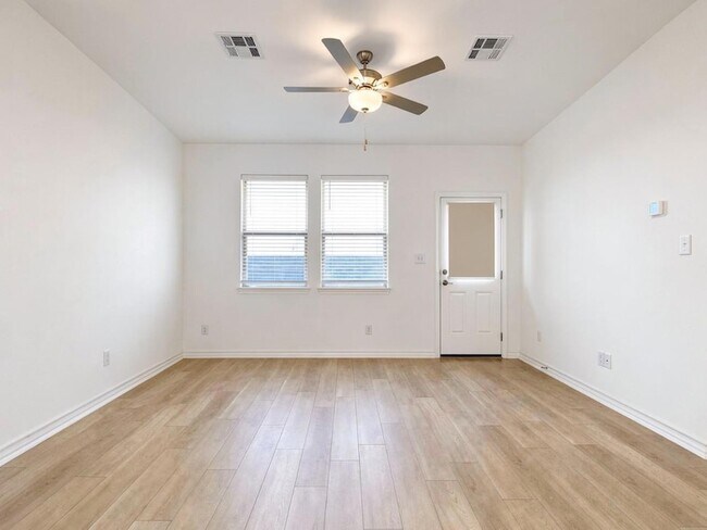 Building Photo - 366 Papaya Dr