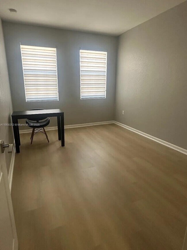 Building Photo - 1442 SE 23rd Terrace