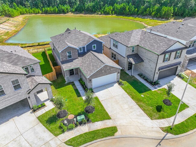 Building Photo - 7762 Bergamot Cir
