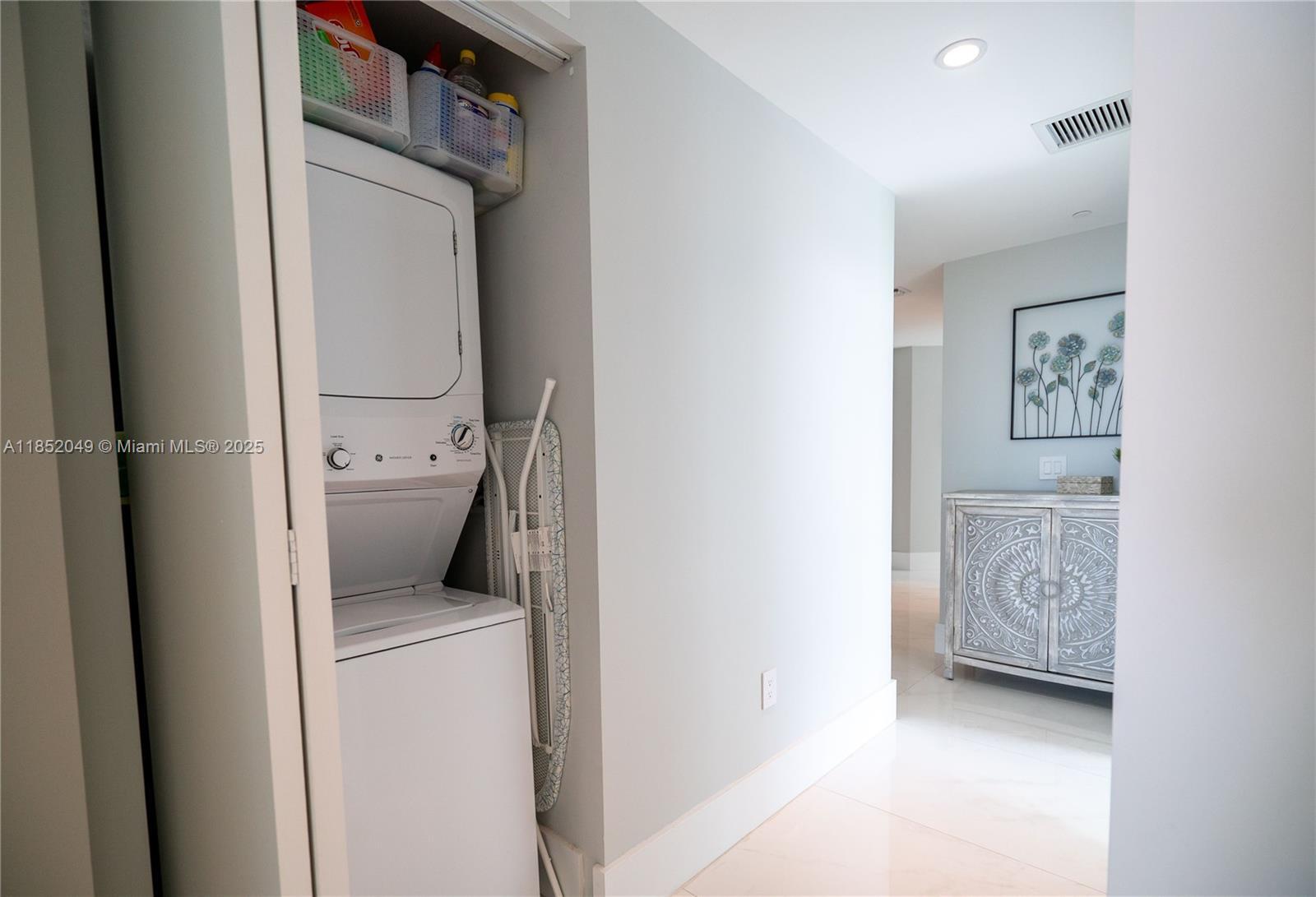 Building Photo - 650 NE 32nd St