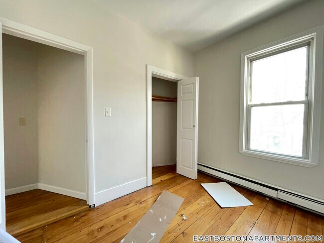 Building Photo - 284 Chelsea St