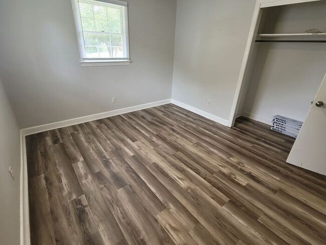 Building Photo - Southeast Columbia- Offering Self Guided Tour with RENTLY!