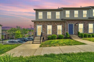 Building Photo - Great End-Unit Townhome with upgrades galore!