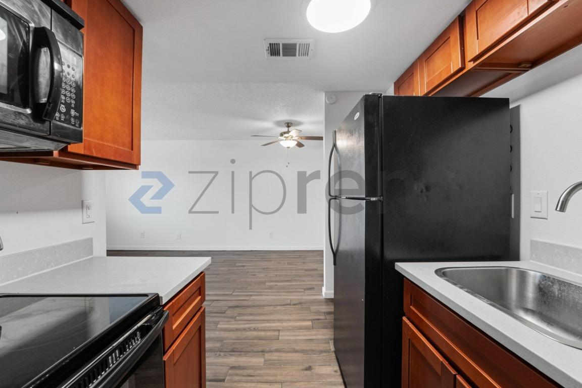 Building Photo - Unit 514