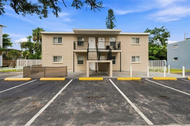 Building Photo - 1771 Russell St S