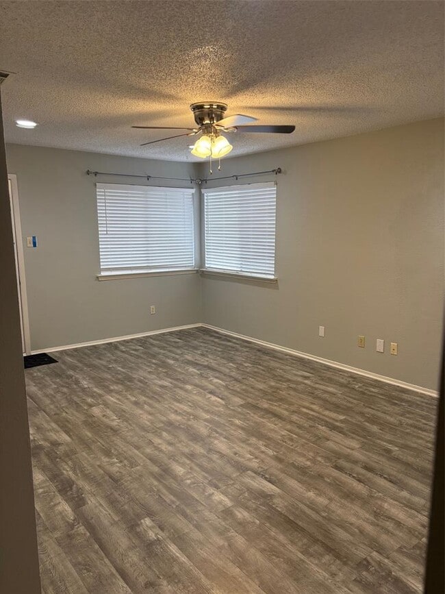 Building Photo - 317 W William Cannon Dr