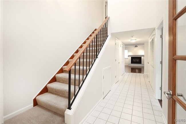 Building Photo - 442 Summerhaven Dr N