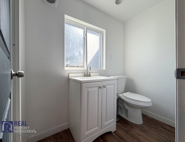 Building Photo - Charming Updated Studio Home with Fenced Yard in Beaverton